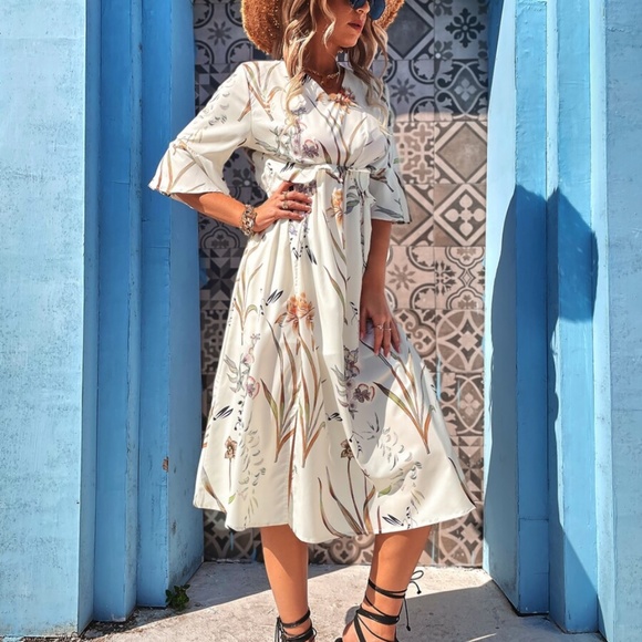 Boho Floral Print Ruffle Sleeve Vacation Dress - Picture 2 of 6